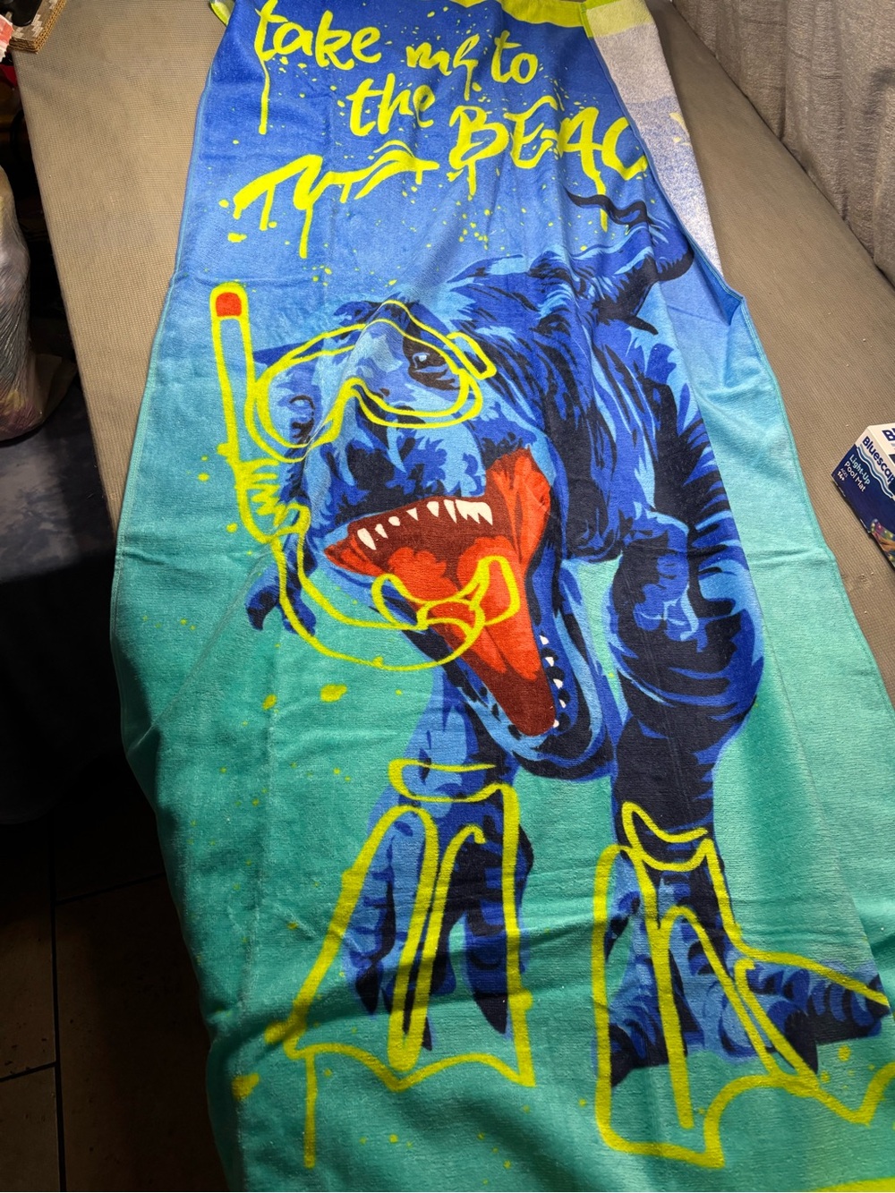 Mainstay beach Towel Neon Lime and White Knit Label 30 in X 60 in - Picture 8 of 8